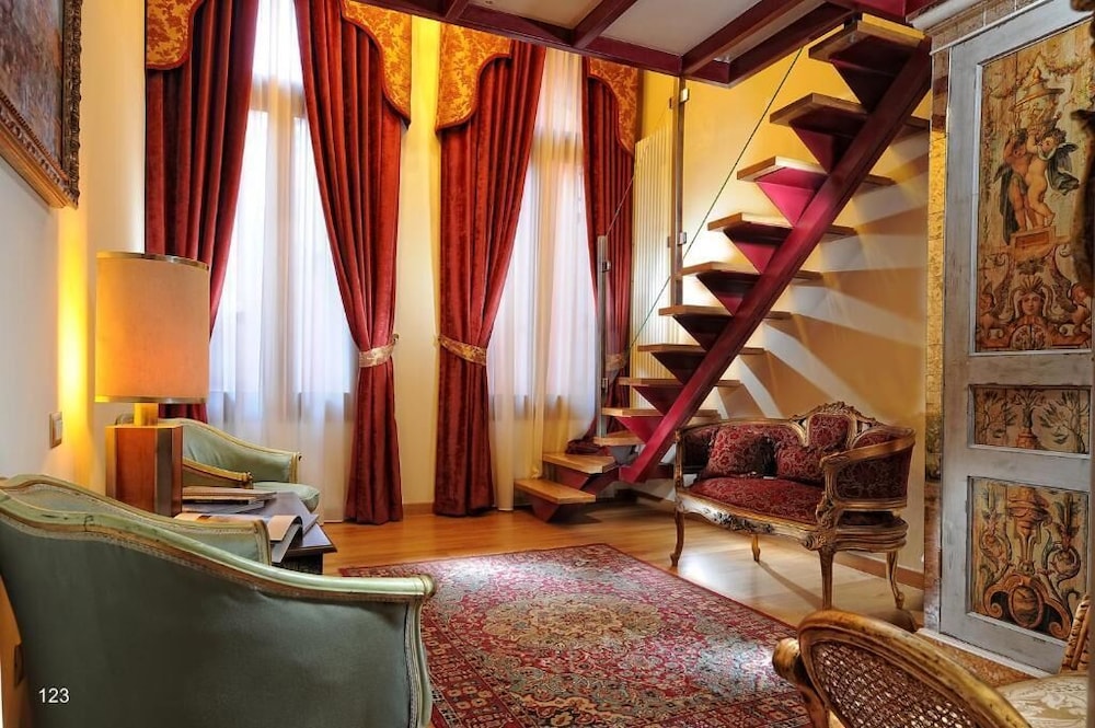 Ca Dell Arte Hotel 4/71