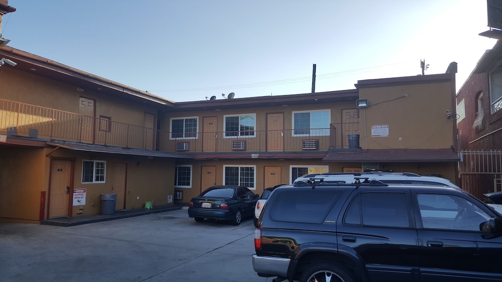 Central Inn Motel On 41 Street 34/38