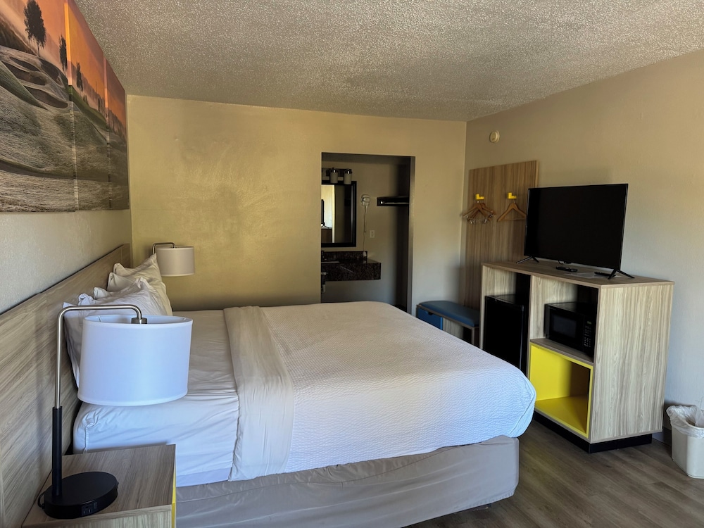 غرفة قياسية بسرير كينج، Days Inn by Wyndham Brooksville/Dade City 3/5