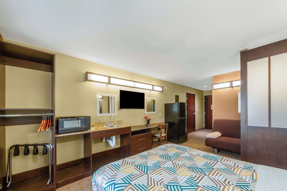 Microtel Inn And Suites Breaux Bridge 38/49