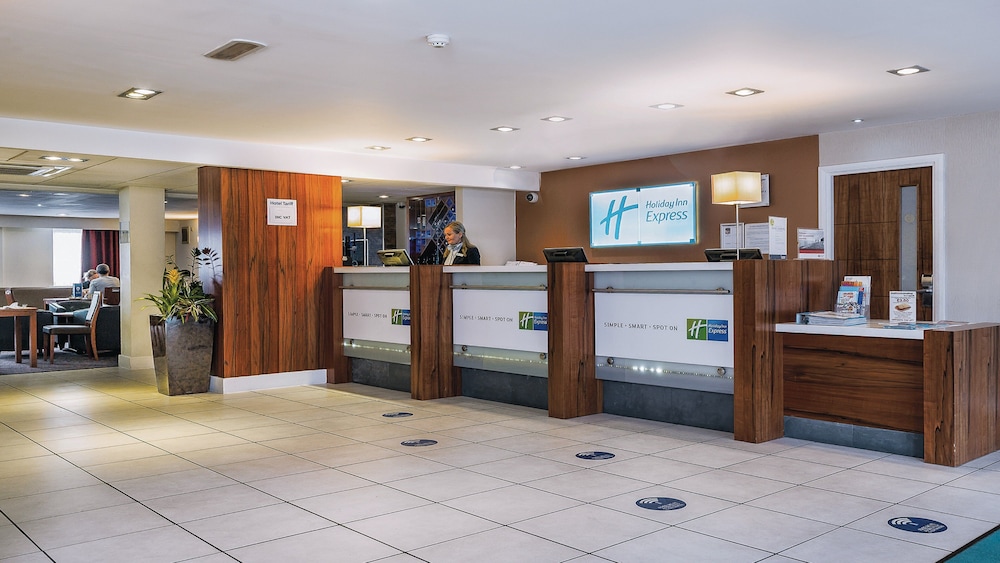 Holiday Inn Express Glenrothes 4/70