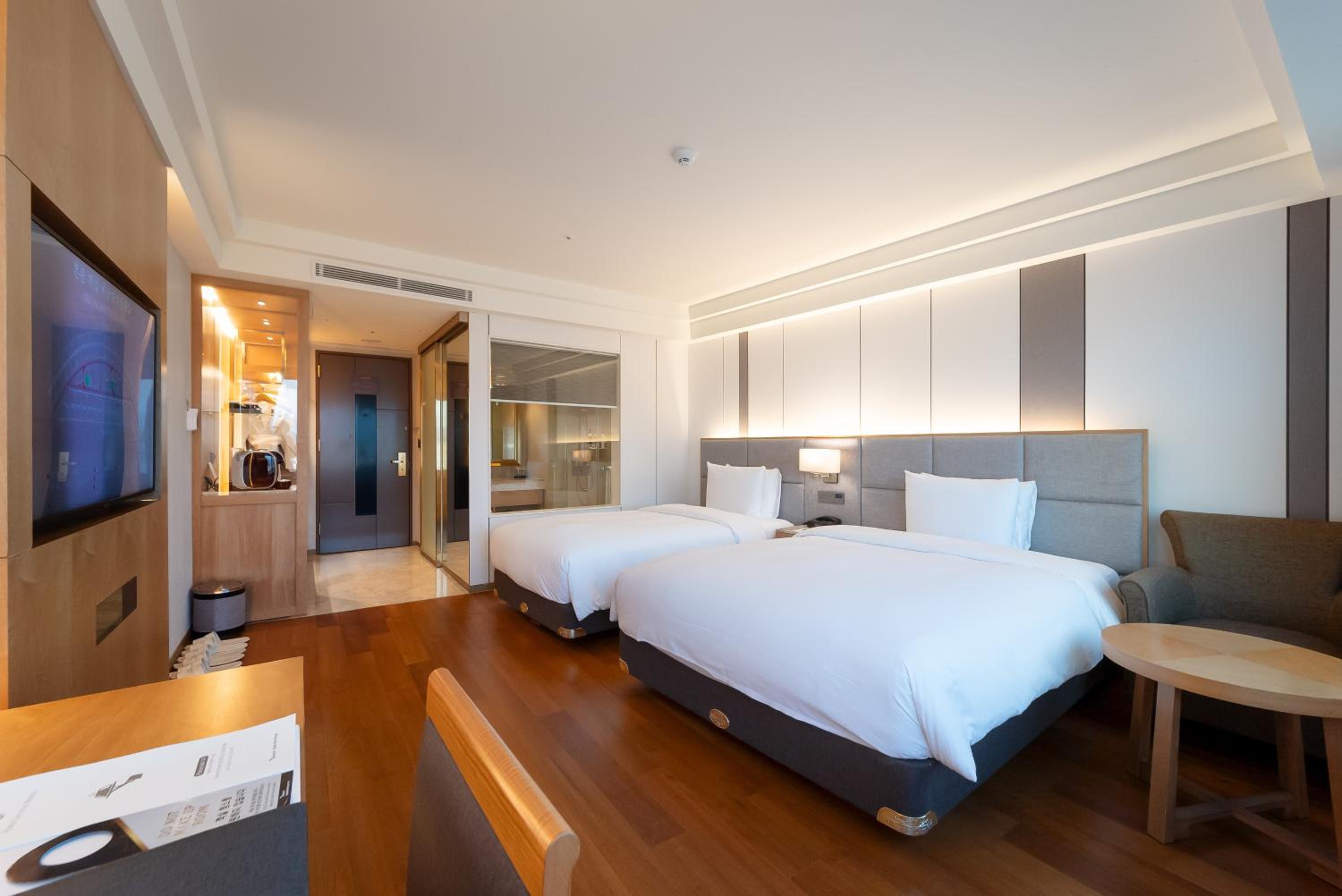 PARK, FAMILY, TWIN BEDS
