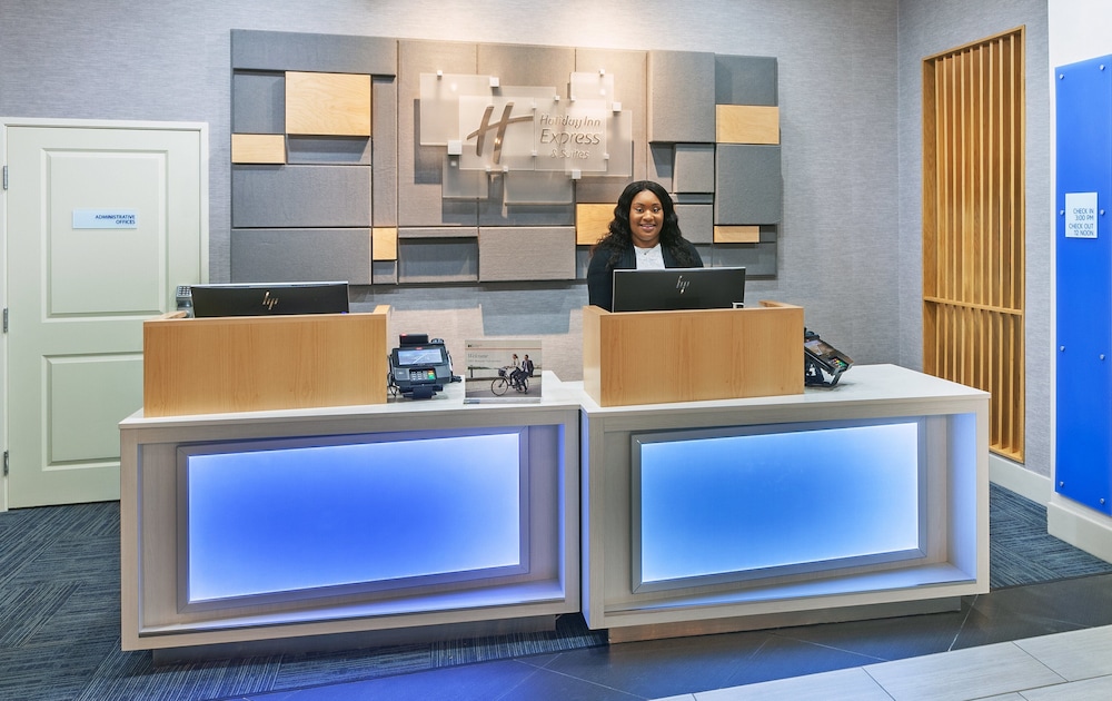 Holiday Inn Express & Suites Port Arthur Central-Mall Area 11/52