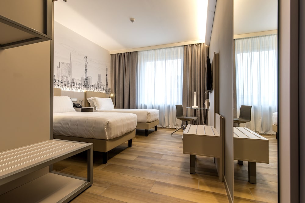 43 Station Hotel 33/61