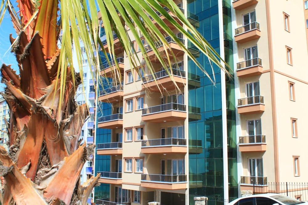 QAMAR PRESTIGE SUITES 3/49