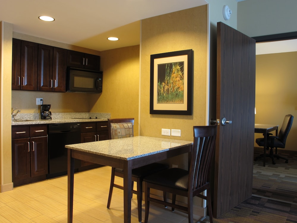 Homewood Suites By Hilton Coralville Iowa River Landing 42/44