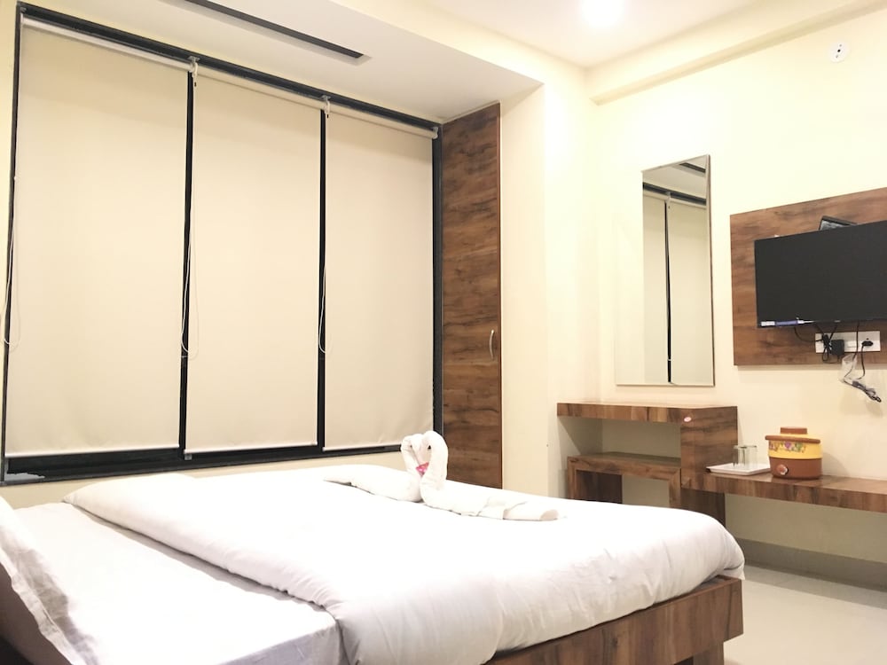 Hotel Shree Pratham Milan 9/28