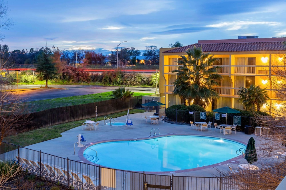 La Quinta Inn And Suites By Wyndham Redding 3/49