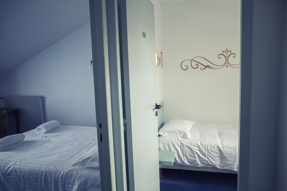 The Old Hotel Ravel 8/48