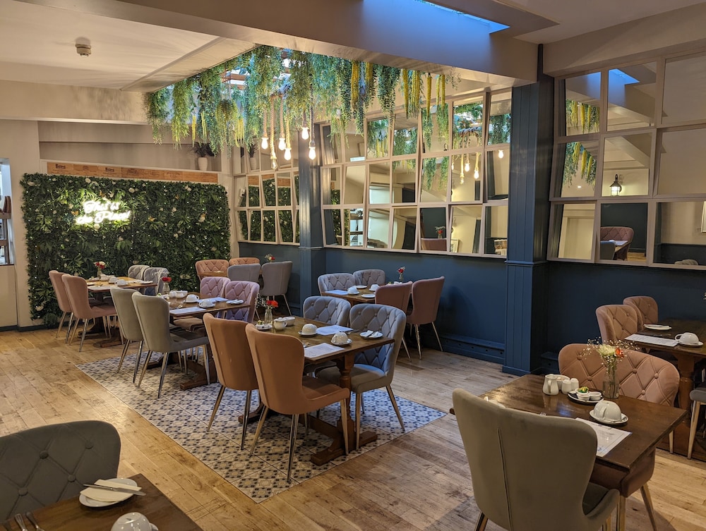 The Coach House Inn 30/32