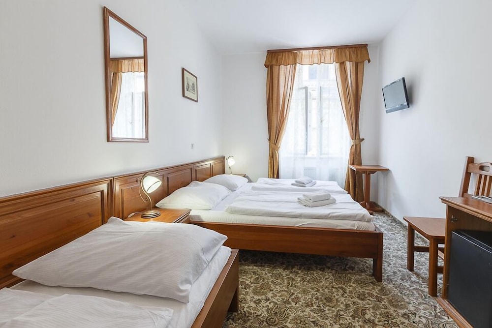 1 BEDROOM, CLASSIC, TRIPLE