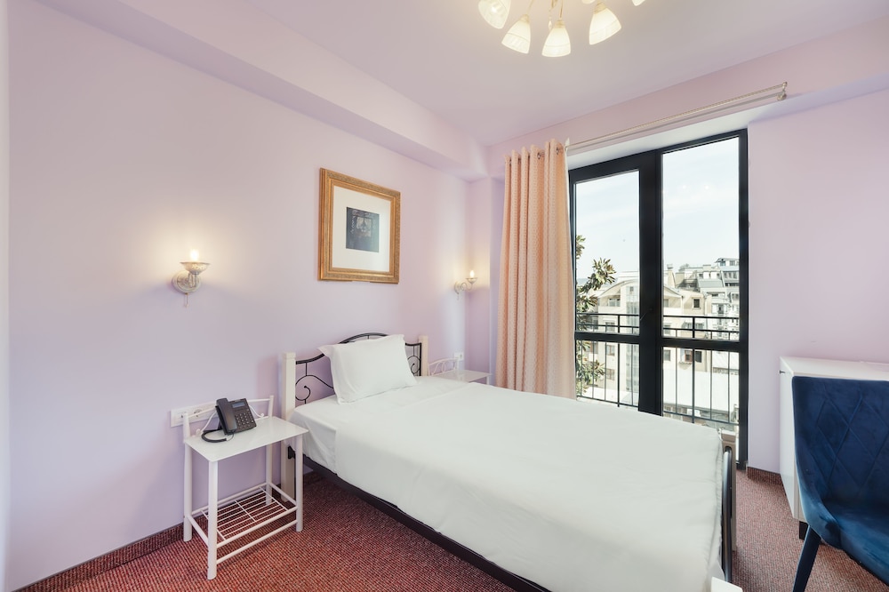 STANDARD, SINGLE, BALCONY