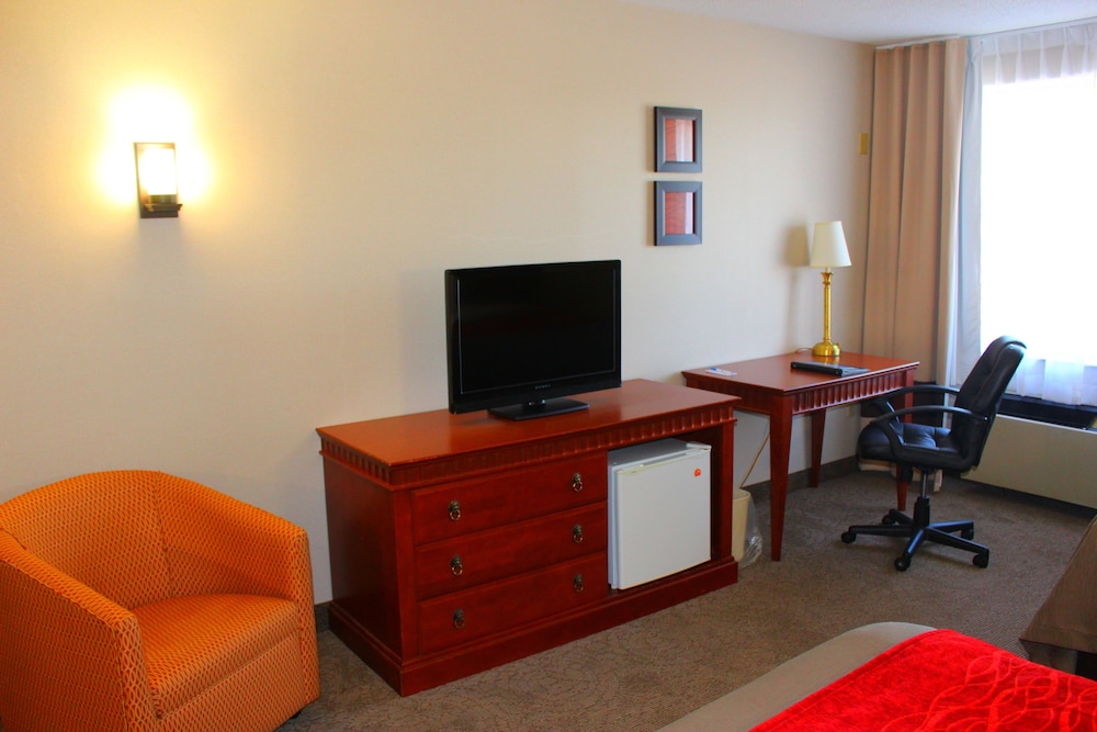 Comfort Inn & Suites Barrie 49/51