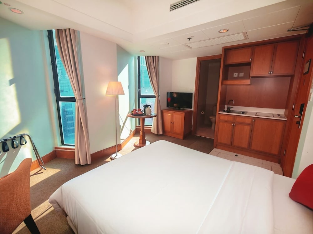 SUPERIOR, QUEEN BED, CITY VIEW