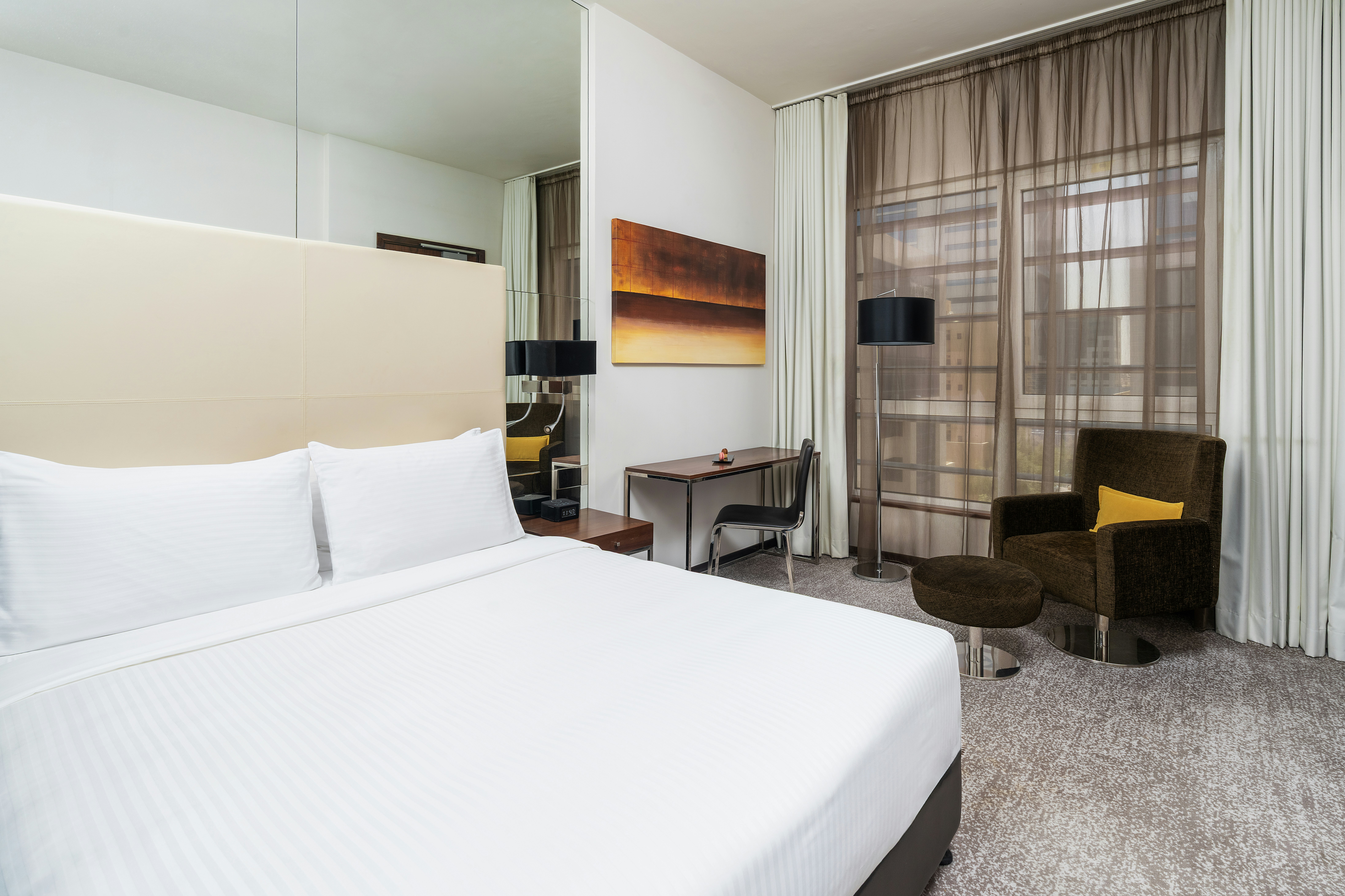 Centro, Queen Bed