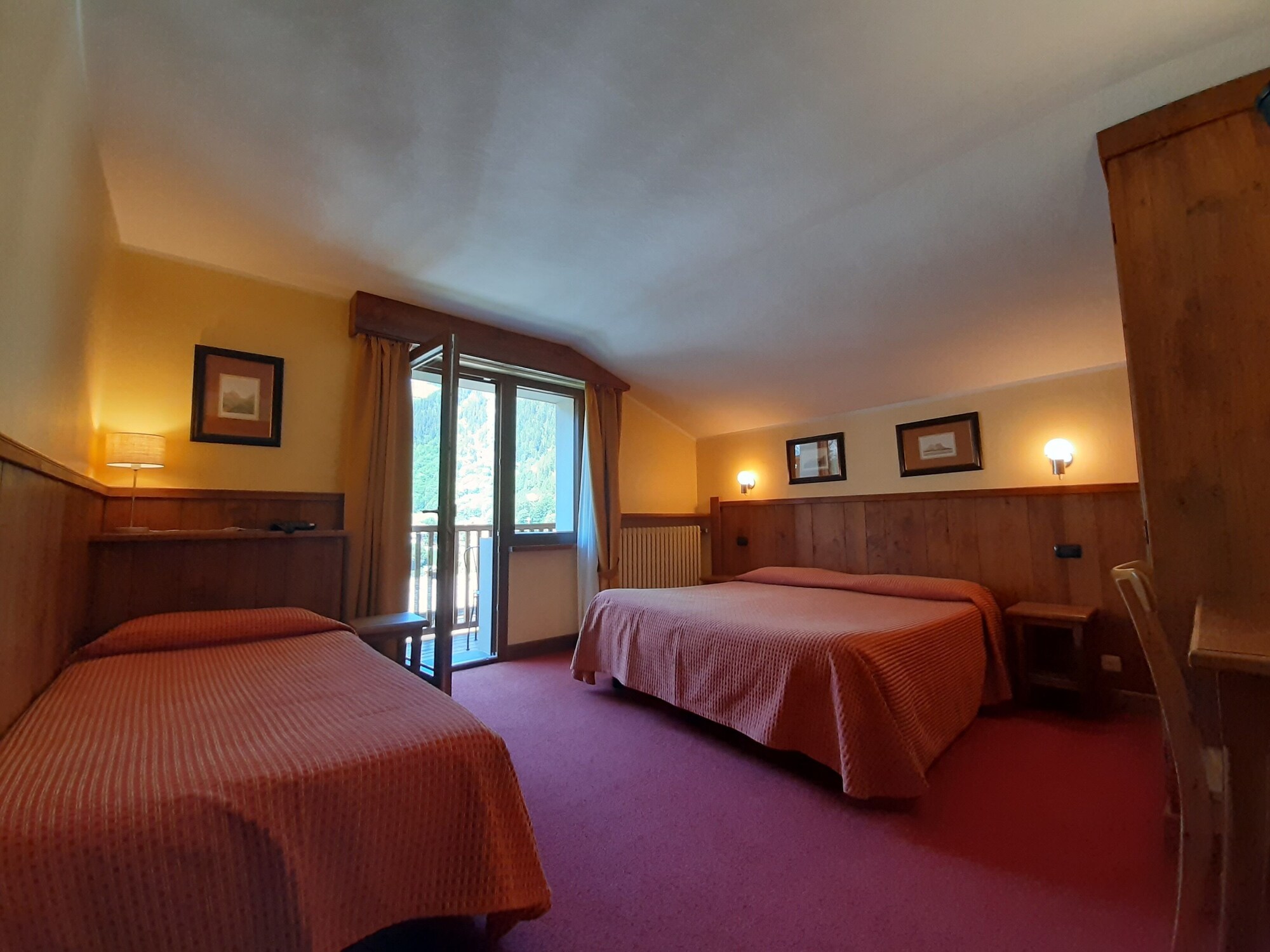 ROOM, TRIPLE