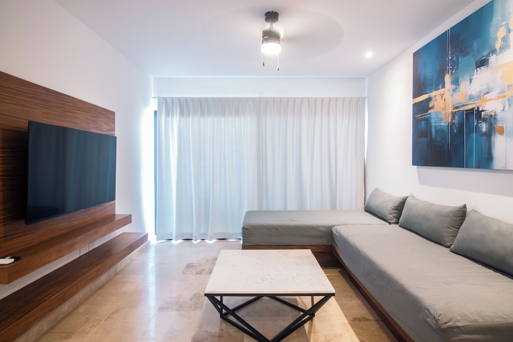 B10 Distinctive Hotel 24/35