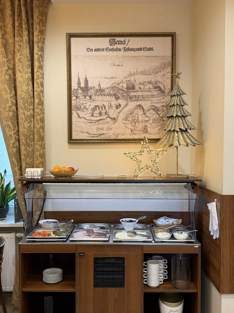 Memel Hotel 11/66