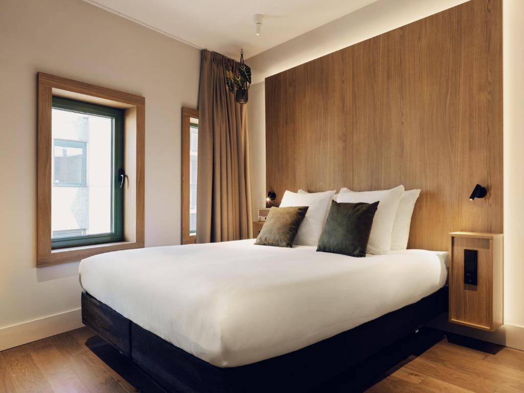 Medium Room