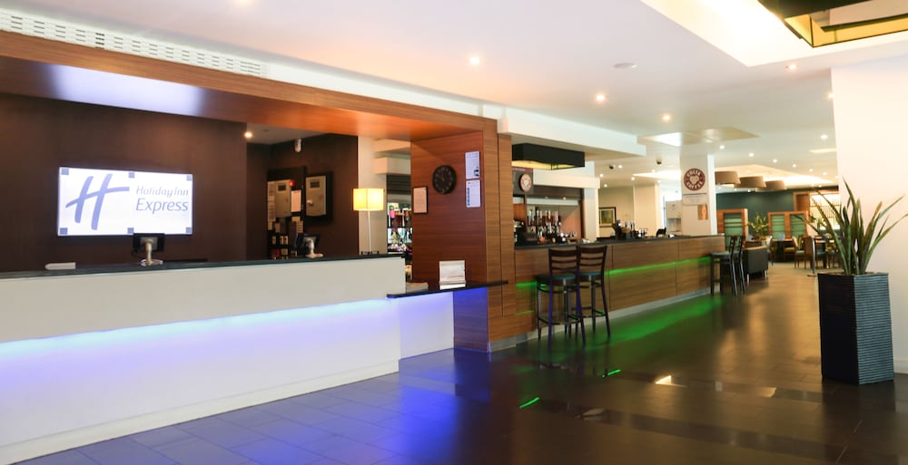 Holiday Inn Express London Heathrow T5 10/70