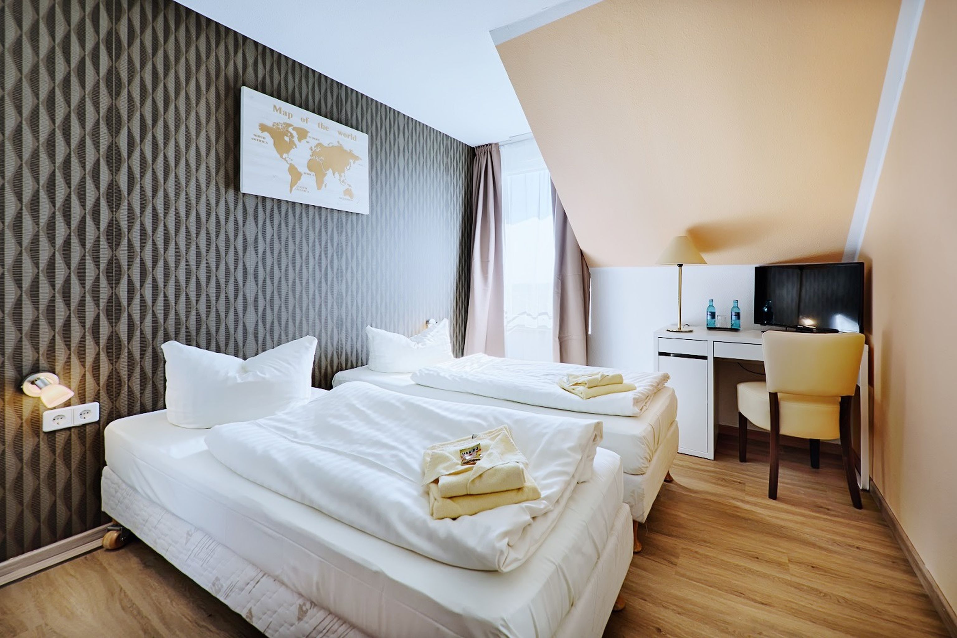Classic, Twin Beds