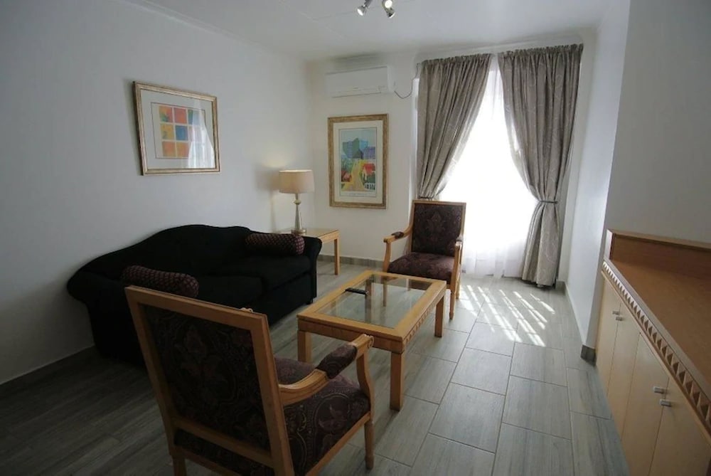 Airport Inn and Suites 30/47