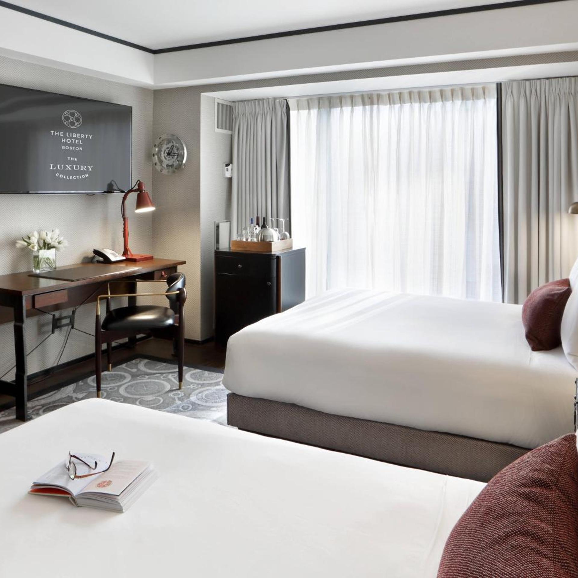 Grand, Guest Room, Deluxe, 2 Queen Beds, Hill View