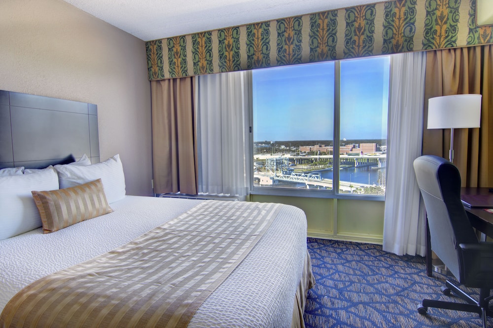 The Barrymore Hotel Tampa River Walk Formerly Howard Johnson Plaza Tampa Downtown 12/60