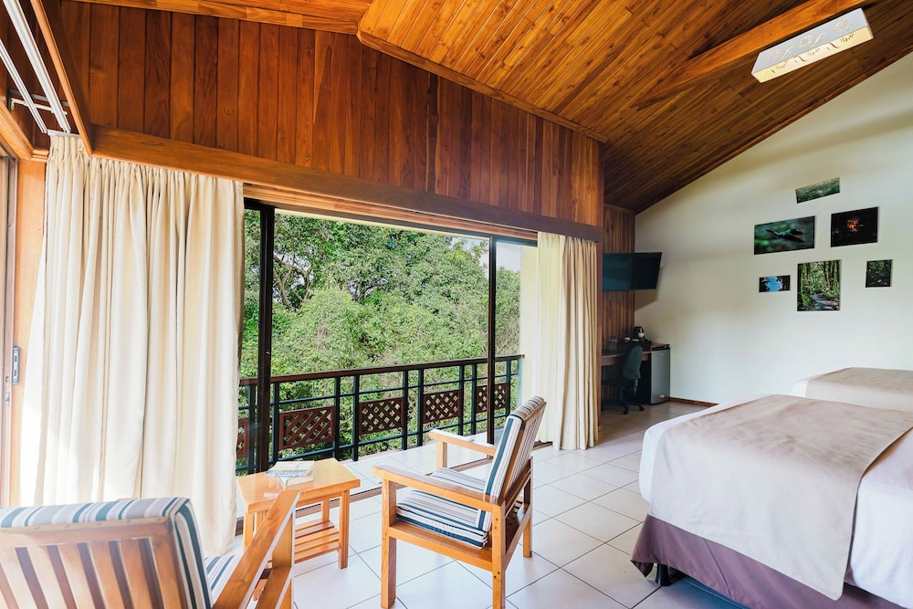 غرفة بسرير كينج بإطلالة على الجبل
