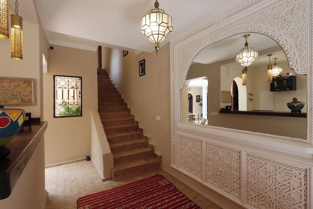 Riad Laora 9/80
