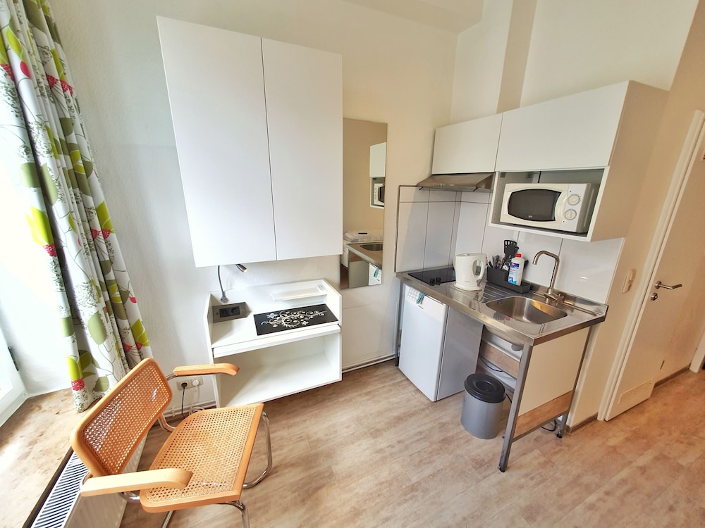 B & L Hostel 31/50