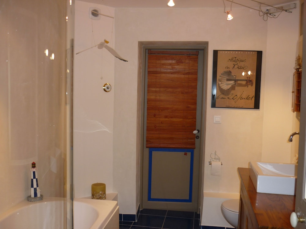 Suite, 1 Single and 2 Double Beds، Chambres D'hôtes Dodo Et Tartines 5/6