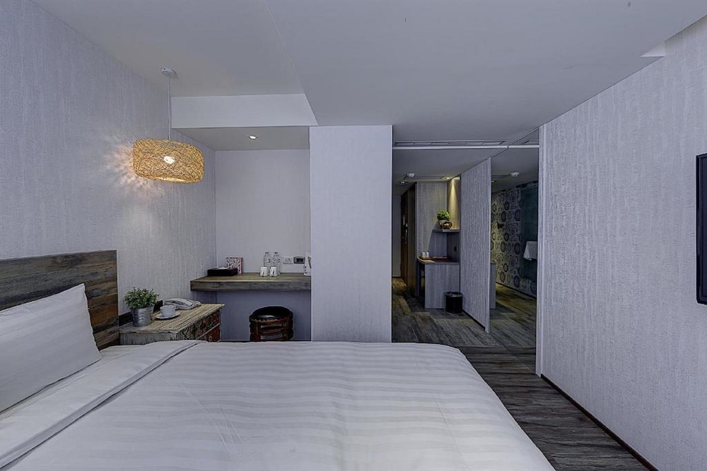 Lan Kwai Fong Garden Hotel 38/66