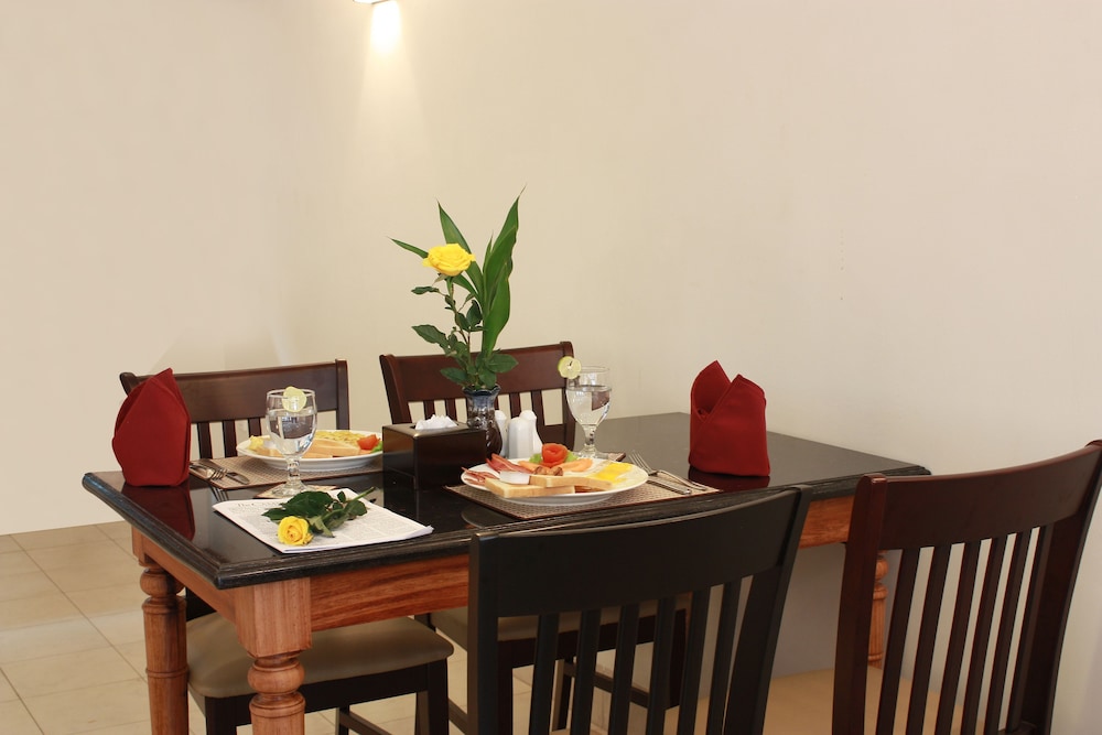 Lux Riverside Hotel & Apartment 86/99