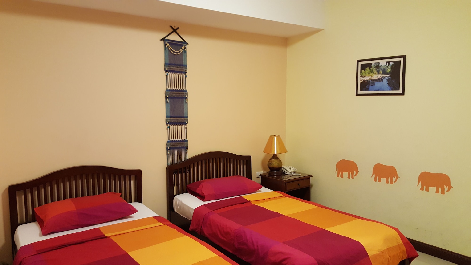 ROOM, TWIN BEDS