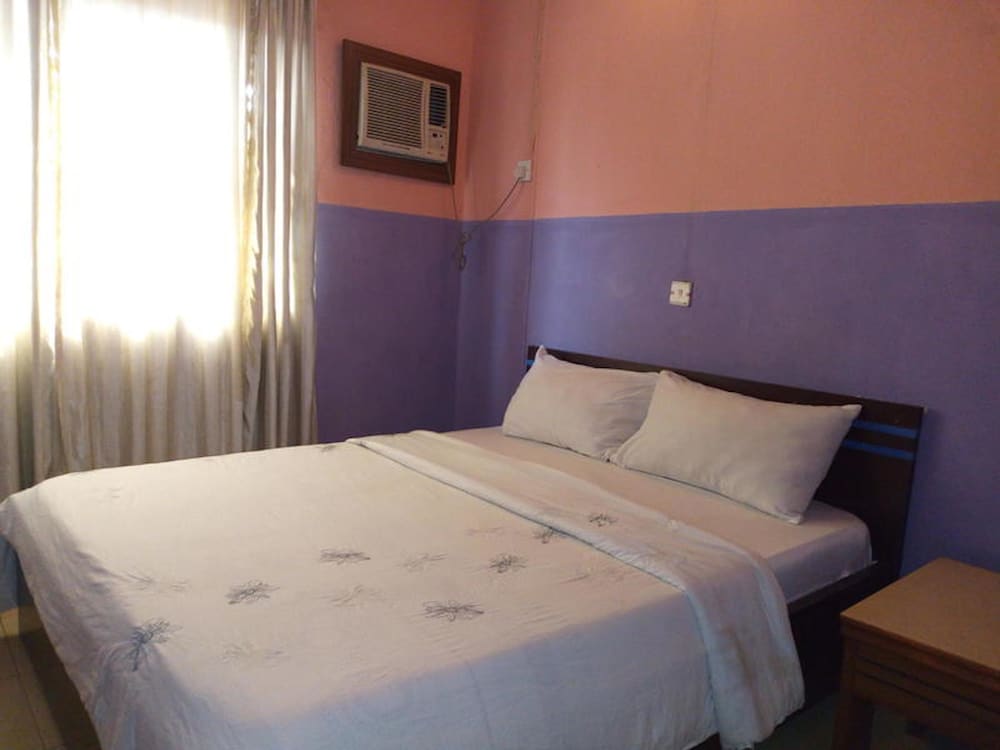 ROYAL, QUEEN BED