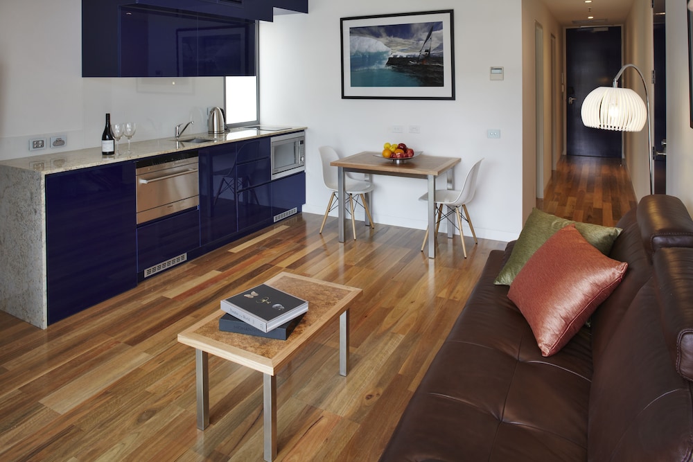 Salamanca Wharf Hotel 61/66