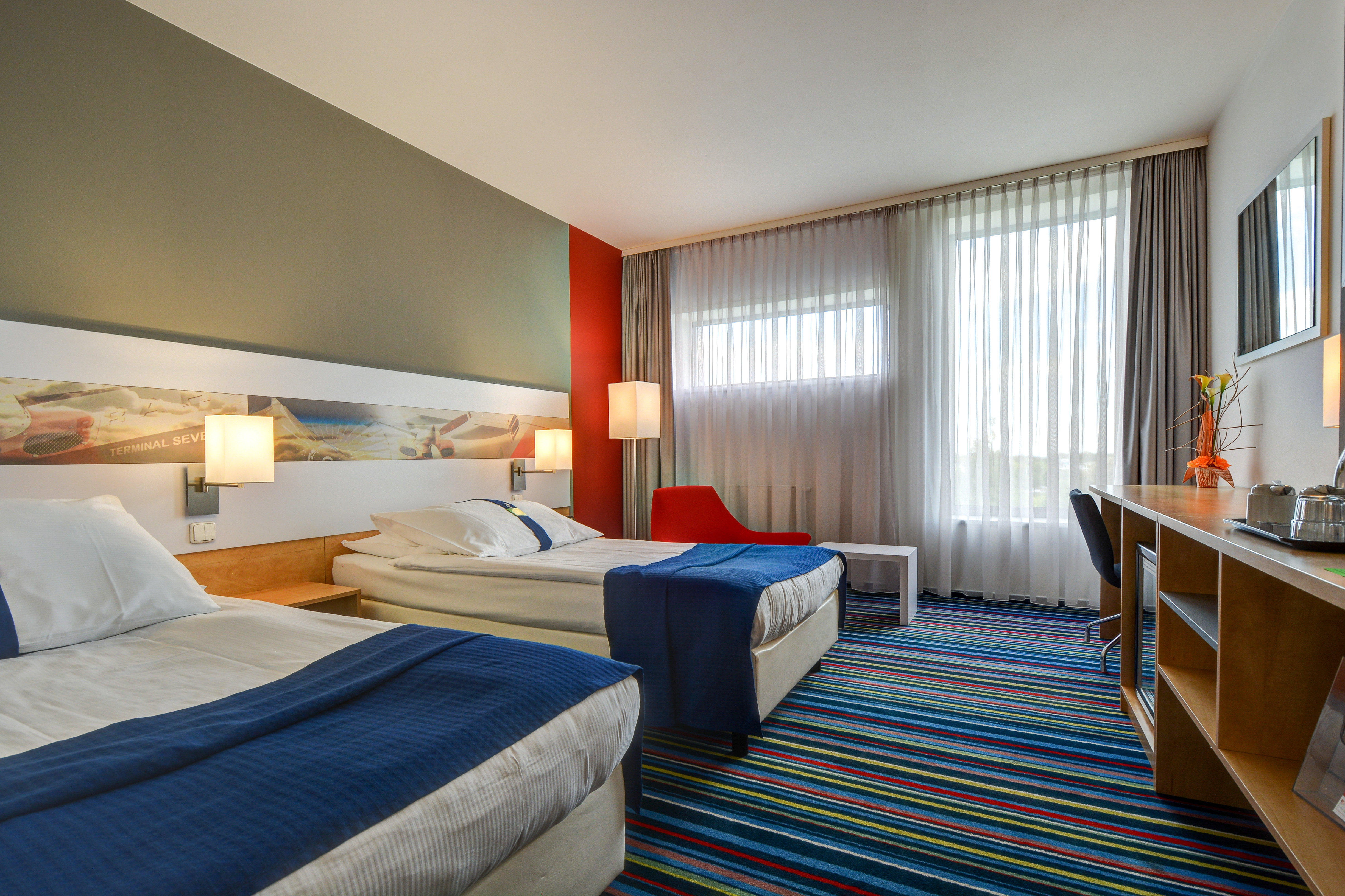 HOLIDAY INN PRAGUE AIRPORT 33/76