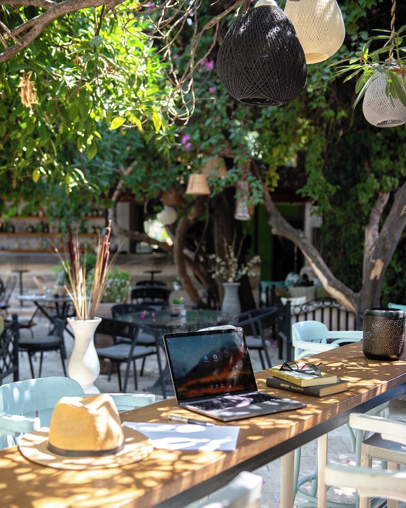 Tuvana Hotel 70/71