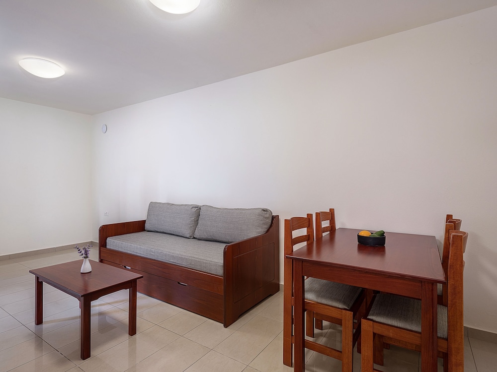 Artemis Hotel Apartments 36/50