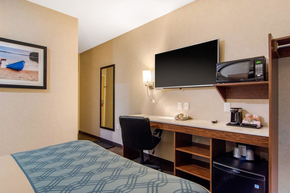 Econo Lodge Fox Creek, AB 19/28