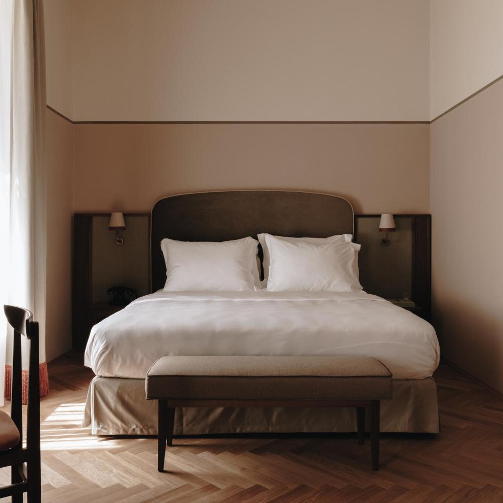 جناح جونيور، Parkhotel Mondschein Luna 4/10