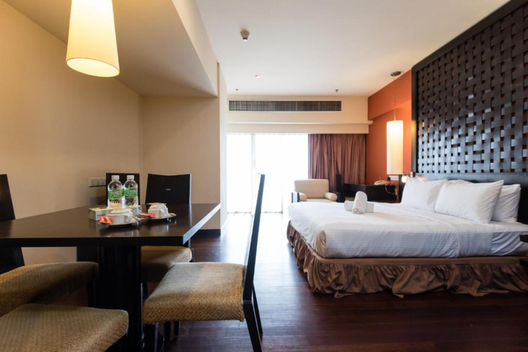 Deluxe, Studio, King Bed, Lagoon View