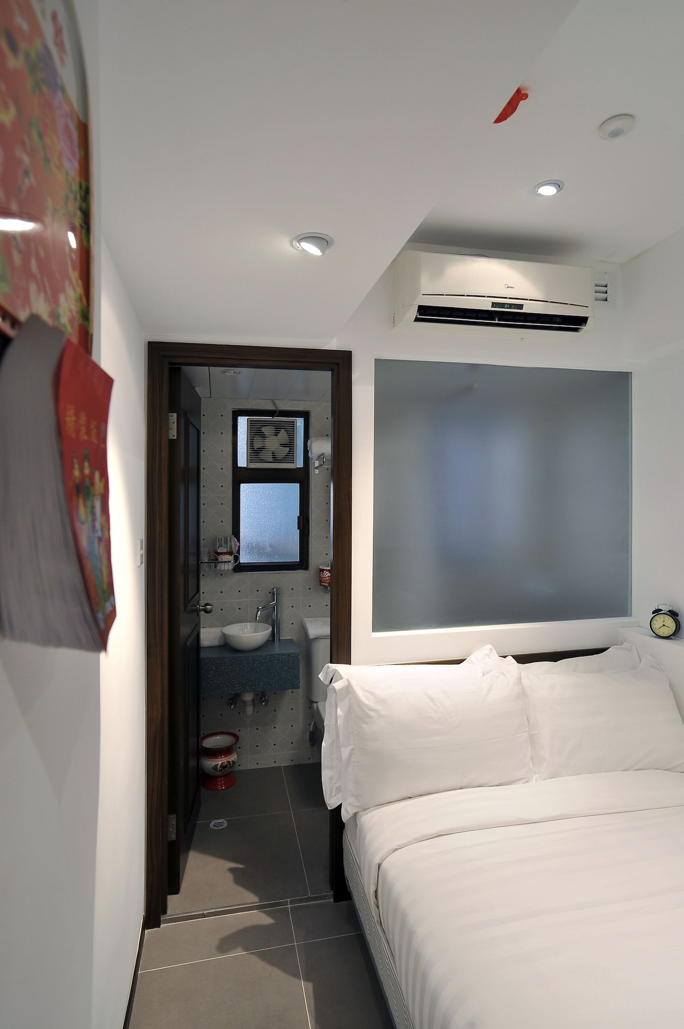 ROOM, DOUBLE BED