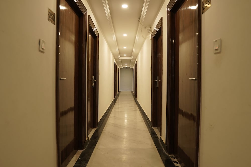Oyo 12206 Hotel The Black Gold 24/50