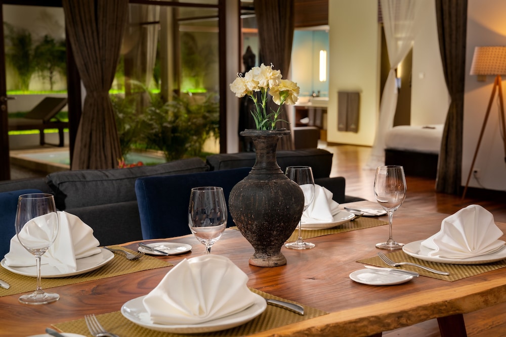 HERITAGE SUITES HOTEL 54/73