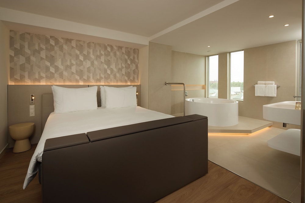 Wow, Deluxe, Suite, King Bed