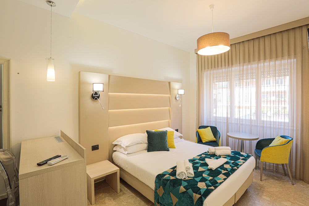 DELUXE, DOUBLE BED, BALCONY