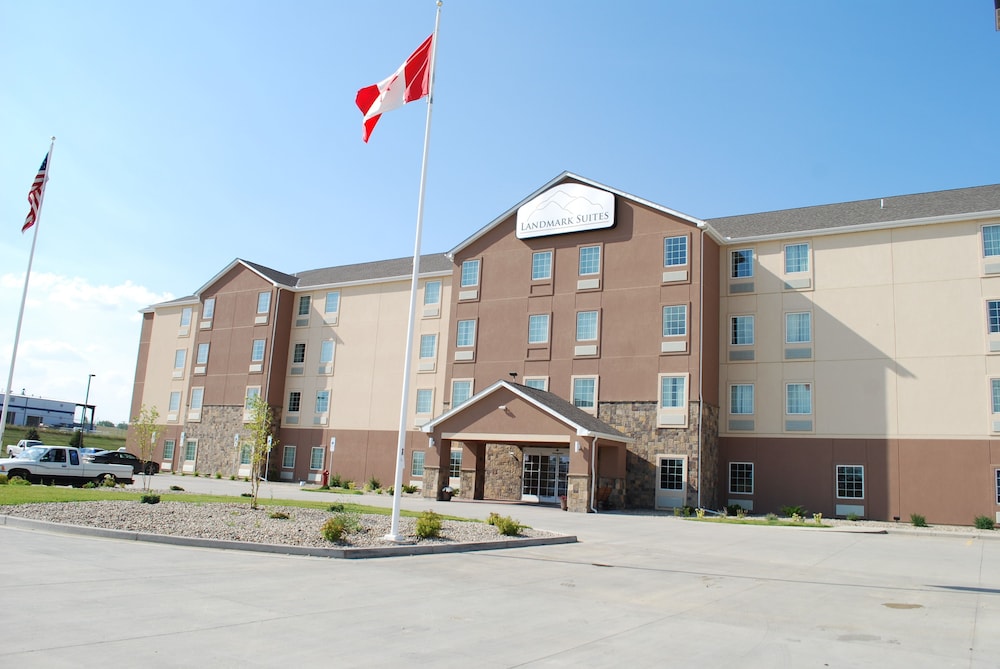 Landmark Suites 5/50