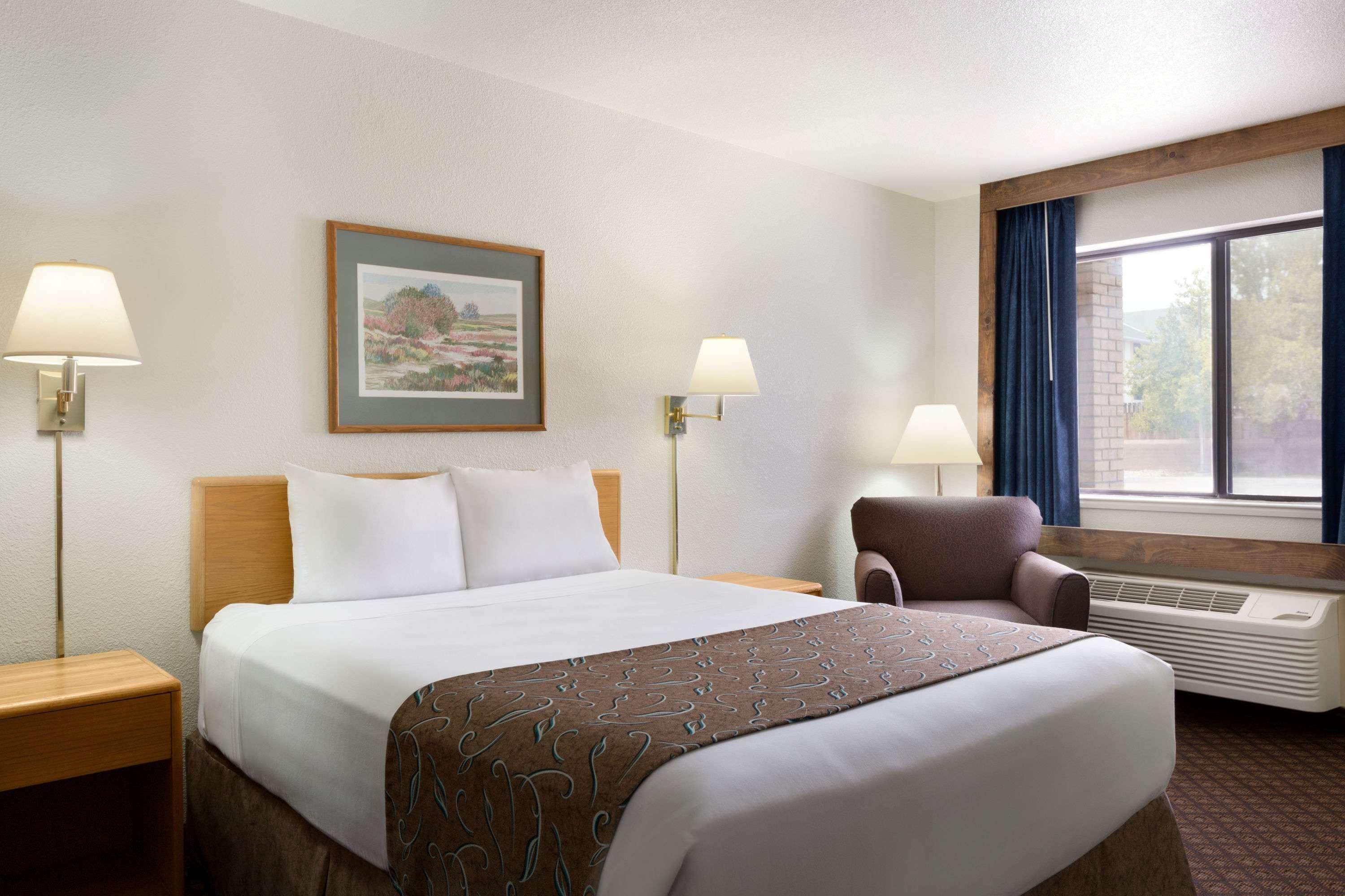 Travelodge by Wyndham Belen 11/30